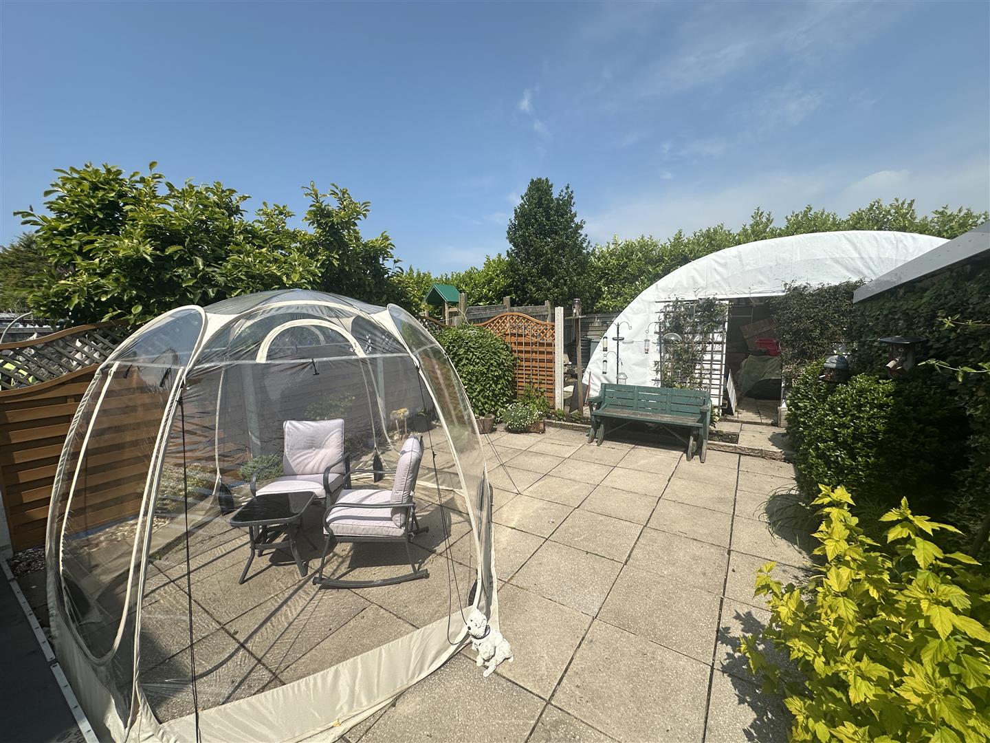 Fleetwood Drive, Banks